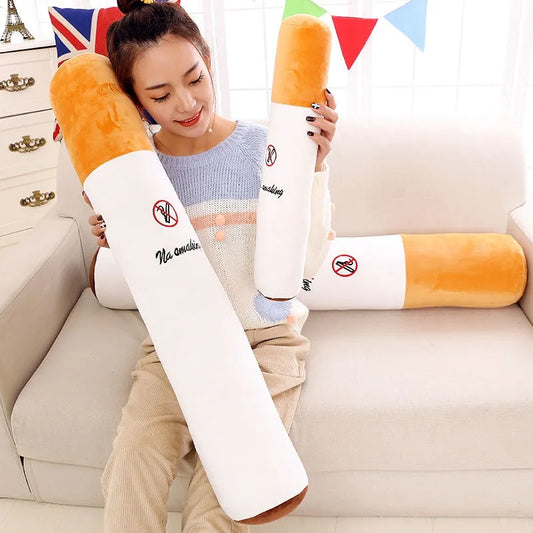 coussin cigarette élégant sur canapé moderne
