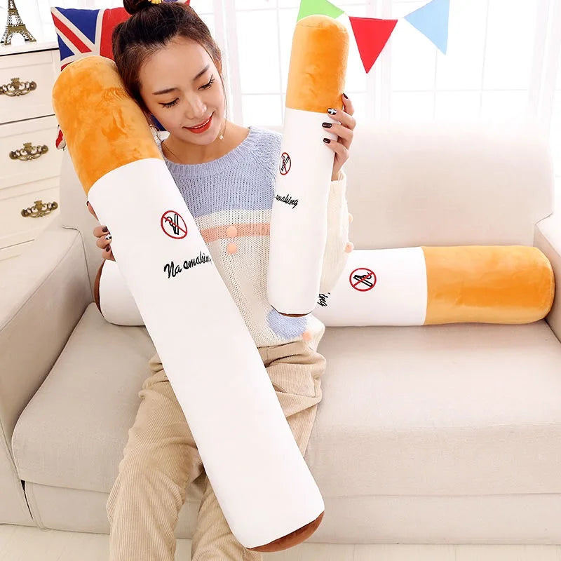 coussin cigarette élégant sur canapé moderne
